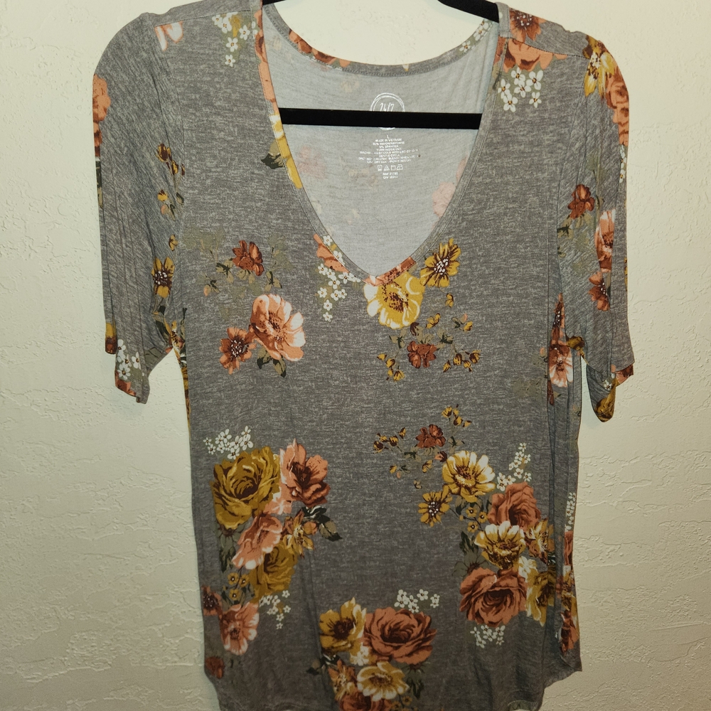 Maurices Gray Floral Short Sleeve Top